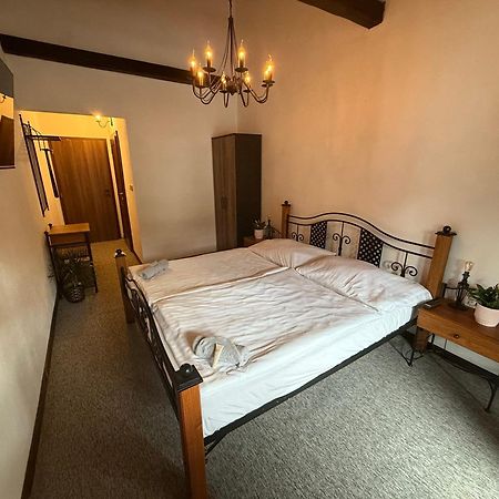 Frýdek-Místek Hotel Plzensky Dvur מראה חיצוני תמונה