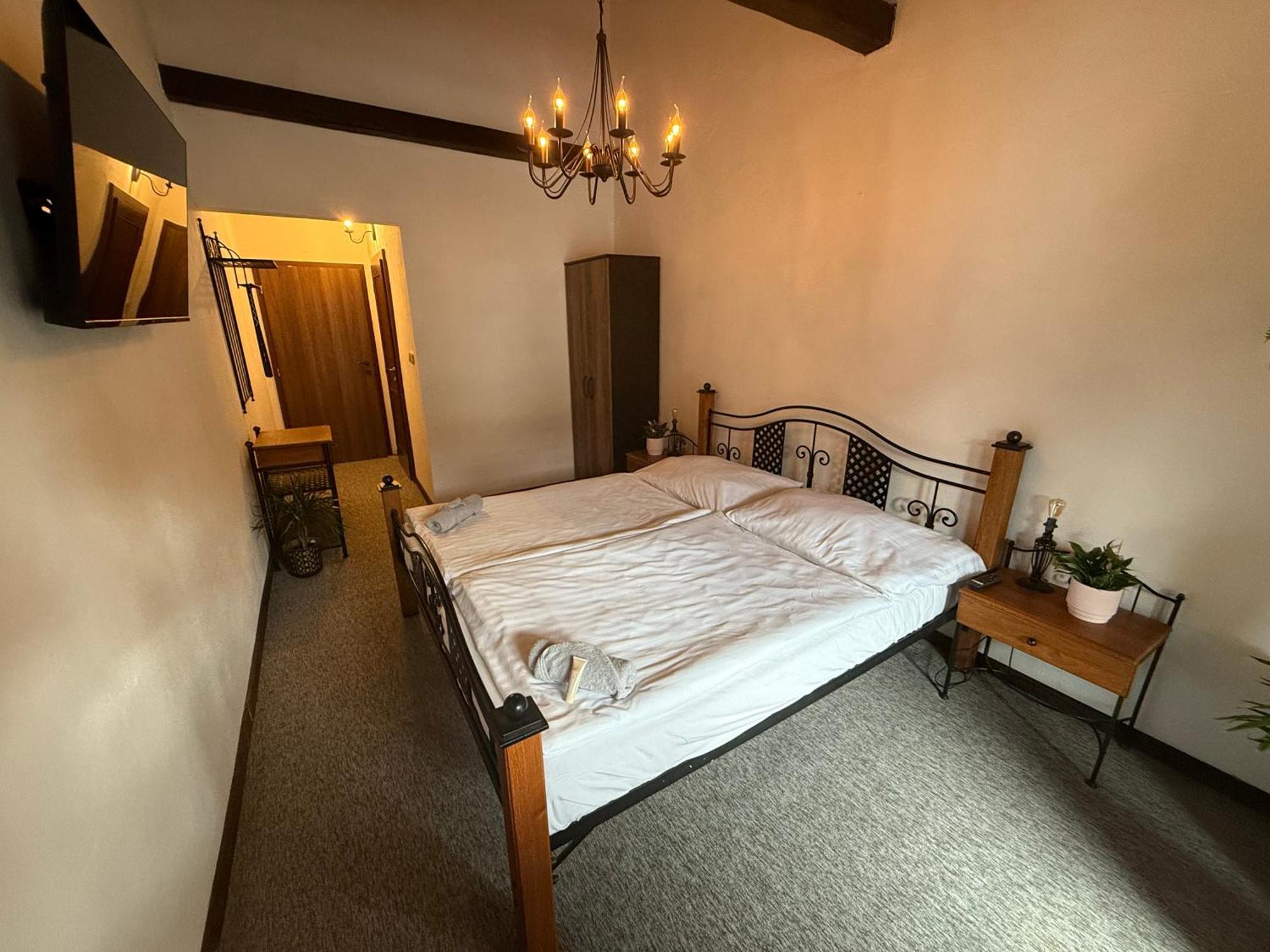 Frýdek-Místek Hotel Plzensky Dvur מראה חיצוני תמונה