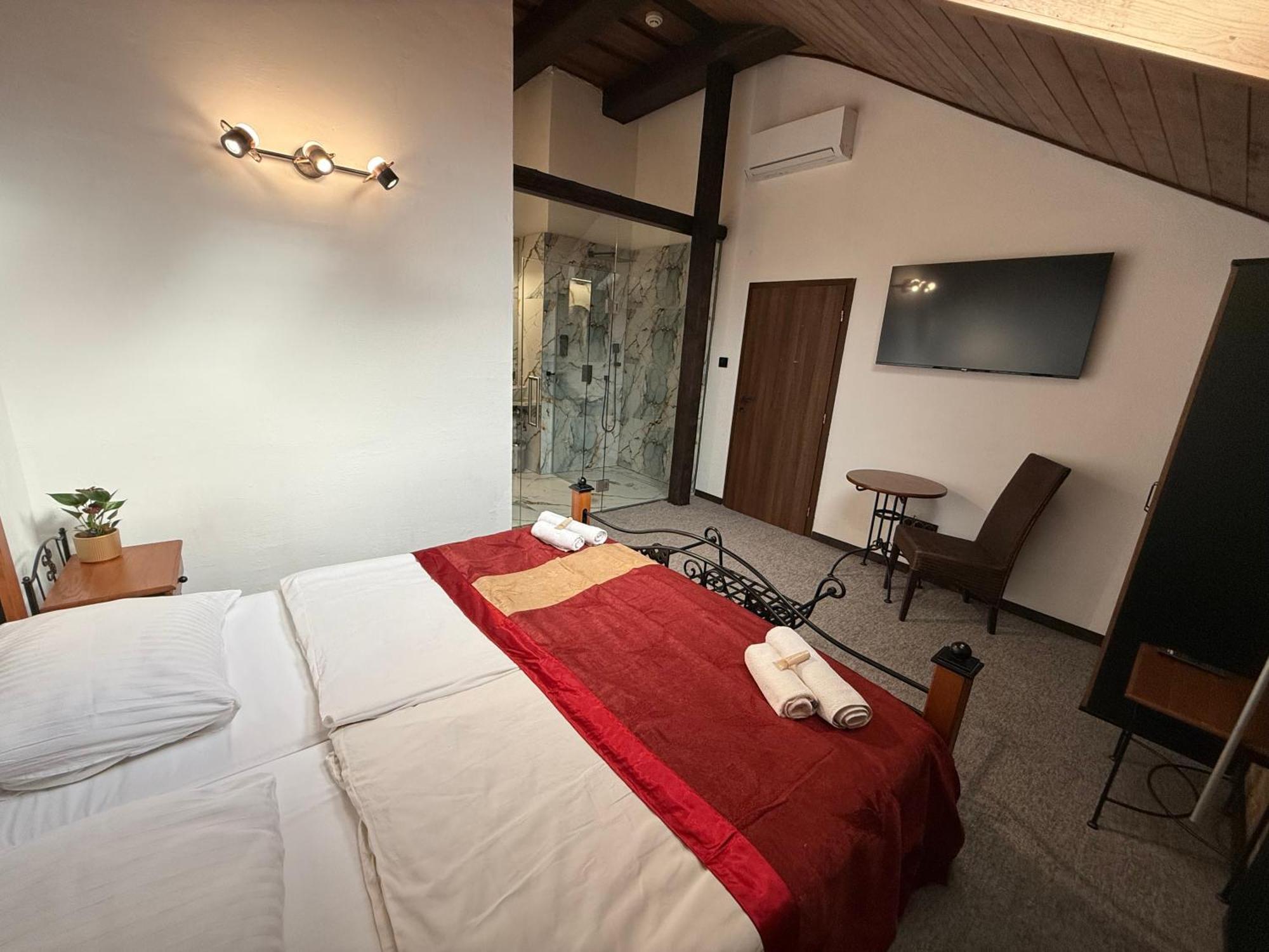 Frýdek-Místek Hotel Plzensky Dvur מראה חיצוני תמונה