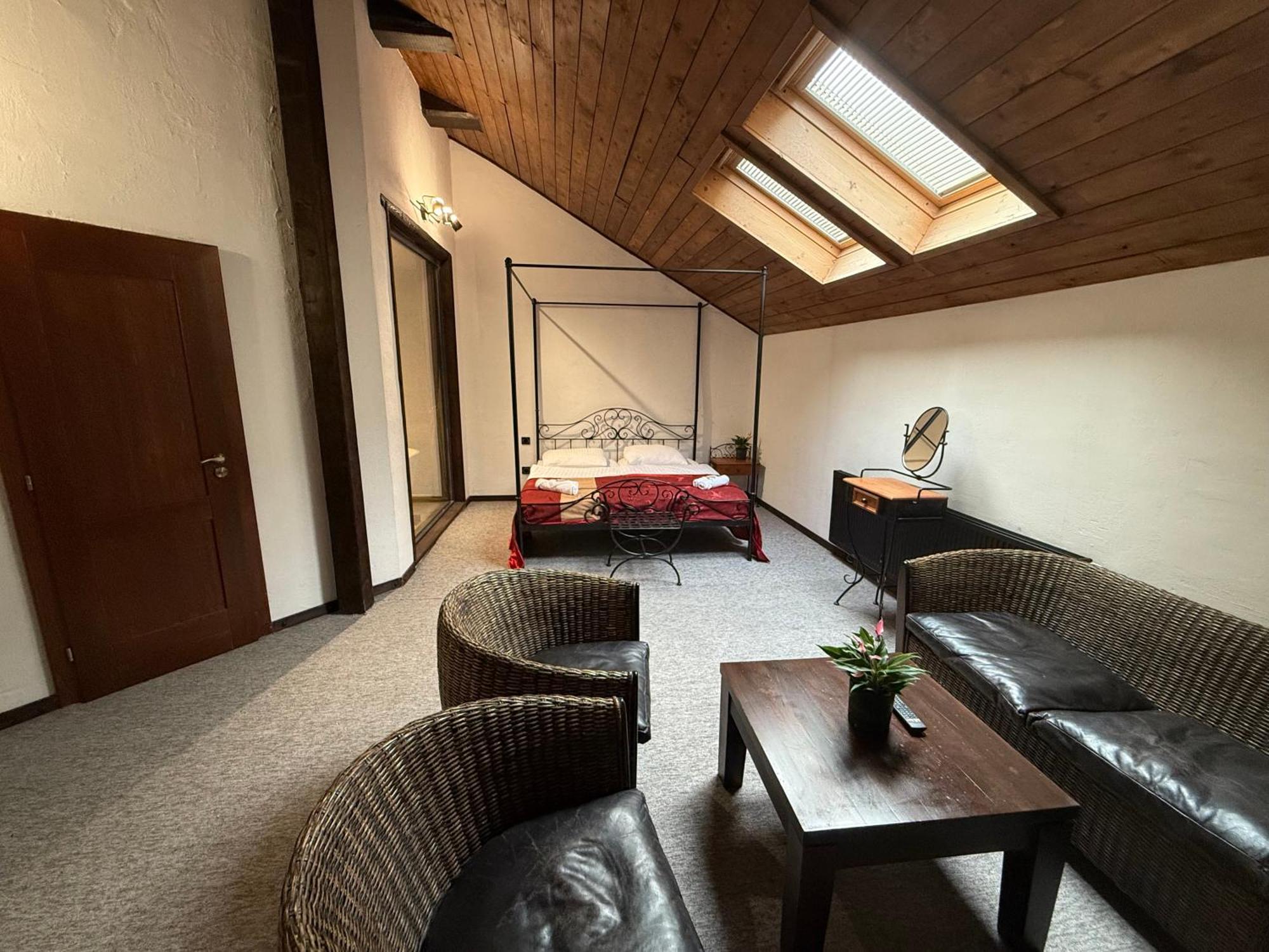 Frýdek-Místek Hotel Plzensky Dvur מראה חיצוני תמונה