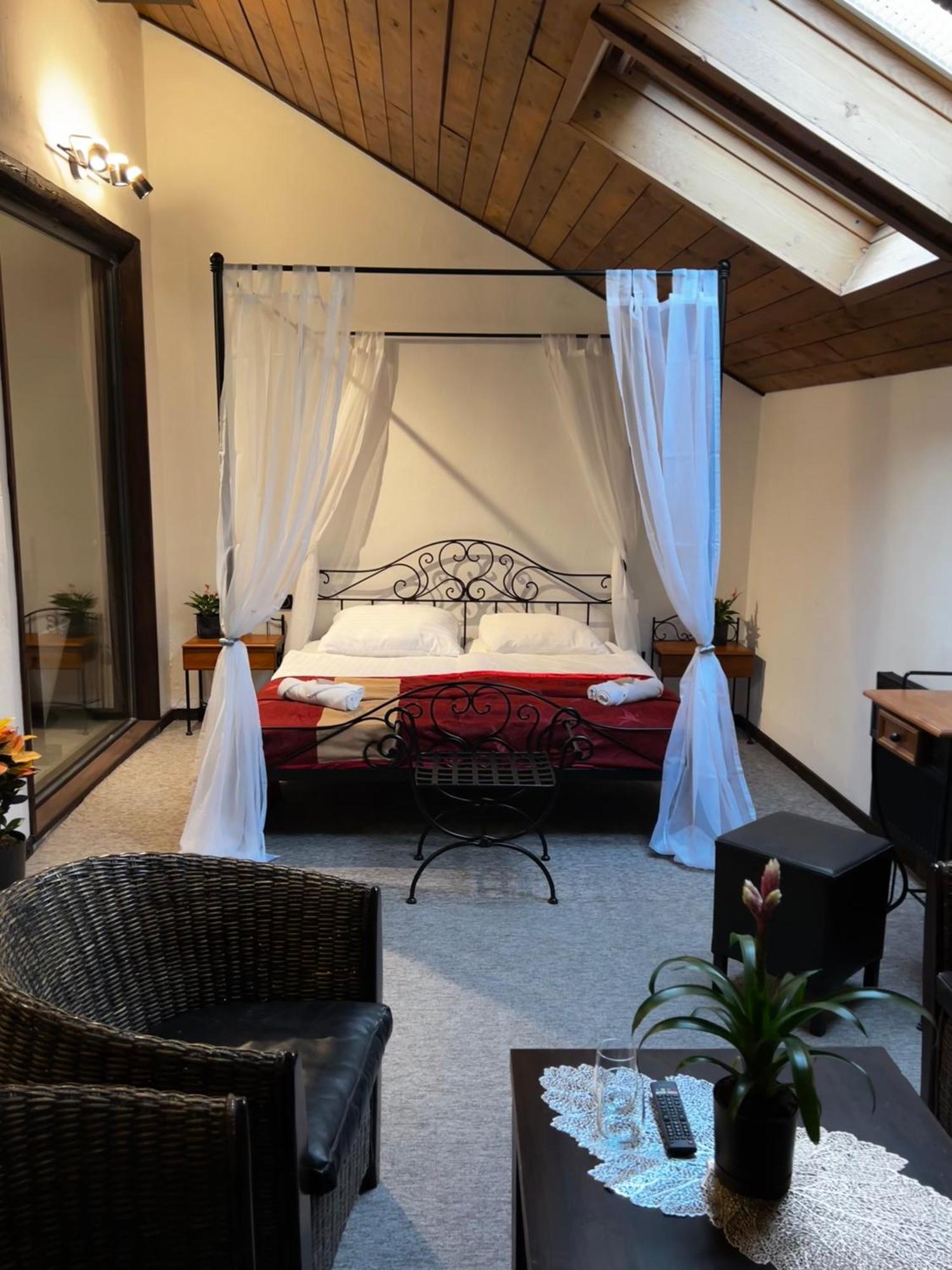 Frýdek-Místek Hotel Plzensky Dvur מראה חיצוני תמונה